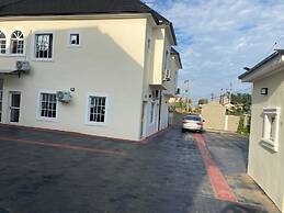 Chateau De LaRay Hotel Apo