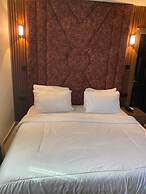 Chateau De LaRay Hotel Apo