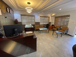 Chateau De LaRay Hotel Apo
