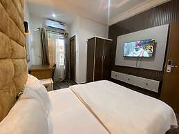 Chateau De LaRay Hotel Apo