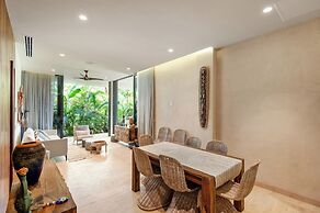 Modern Retreat with Private Garden and Jacuzzi
