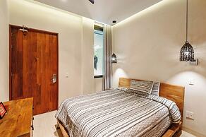 Modern Retreat with Private Garden and Jacuzzi
