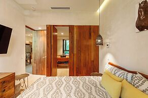 Modern Retreat with Private Garden and Jacuzzi