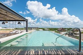 Modern Retreat with Private Garden and Jacuzzi