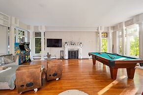 Summer Pool Oasis Custom Bar Arcade Pool Table