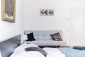 Bright 2BR Flat Near Westbahnhof