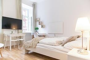 1BR Apt Near Westbahnhof Station