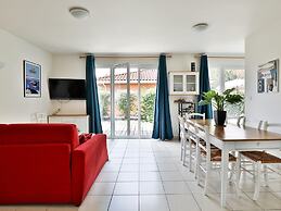 Stylish Villa in Parentis-en-born