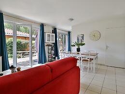 Stylish Villa in Parentis-en-born