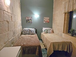 Maltese-Style APT - 5 mins from Valletta