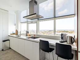 Comfortable Apartment With Panoramic Views