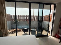 Joli Beach House - Charming Ground Floor T0 Suite