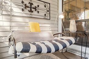 Cute, Comfy & Cozy For 6