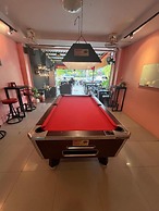 84 Bar & Guest House