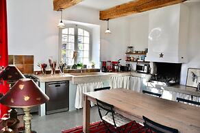 Elegant Bastide Near Aix With Pool