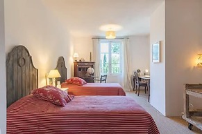 Elegant Bastide Near Aix With Pool