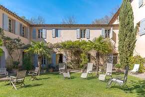 Elegant Bastide Near Aix With Pool