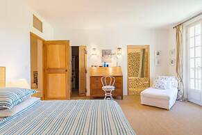 Elegant Bastide Near Aix With Pool