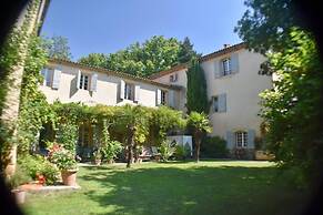 Elegant Bastide Near Aix With Pool