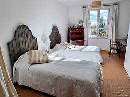 Elegant Bastide Near Aix With Pool