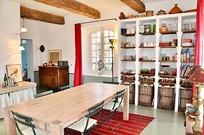 Elegant Bastide Near Aix With Pool