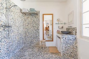 Elegant Bastide Near Aix With Pool