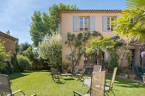 Elegant Bastide Near Aix With Pool