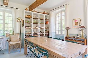 Elegant Bastide Near Aix With Pool