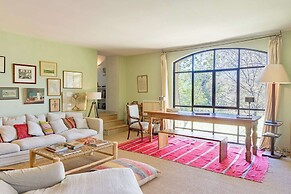 Elegant Bastide Near Aix With Pool