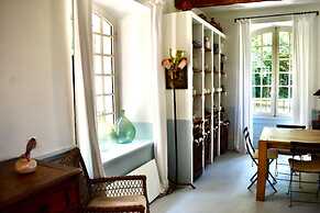 Elegant Bastide Near Aix With Pool