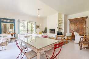 Elegant Bastide Near Aix With Pool