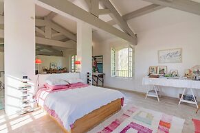 Elegant Bastide Near Aix With Pool