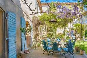 Elegant Bastide Near Aix With Pool