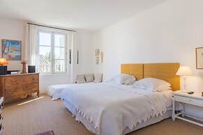 Elegant Bastide Near Aix With Pool