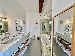 Elegant Bastide Near Aix With Pool