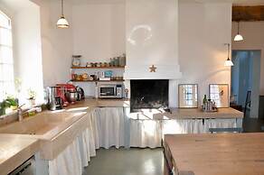 Elegant Bastide Near Aix With Pool