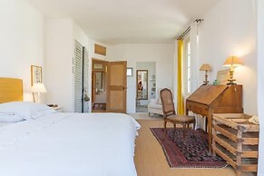 Elegant Bastide Near Aix With Pool