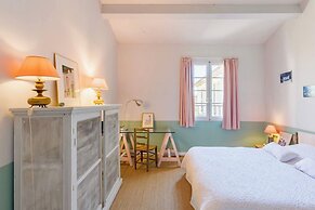 Elegant Bastide Near Aix With Pool
