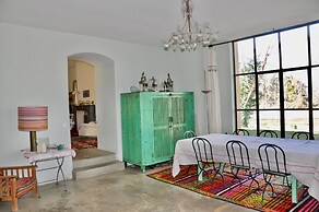 Elegant Bastide Near Aix With Pool