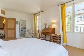 Elegant Bastide Near Aix With Pool