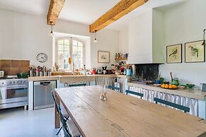 Elegant Bastide Near Aix With Pool