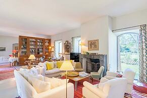 Elegant Bastide Near Aix With Pool