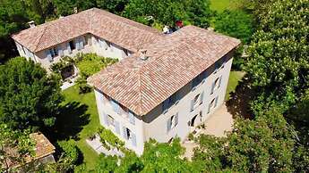 Elegant Bastide Near Aix With Pool