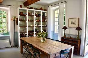 Elegant Bastide Near Aix With Pool