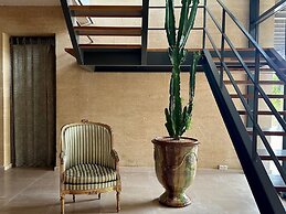 Provencal Villa With Garden & Pool