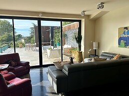 Provencal Villa With Garden & Pool