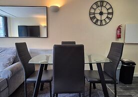 Stylish 1BR Flat Next to Hockley