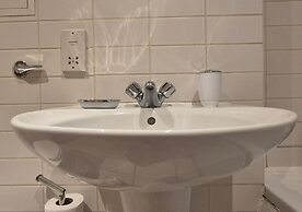 Stylish 1BR Flat Next to Hockley