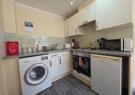 Stylish 1BR Flat Next to Hockley