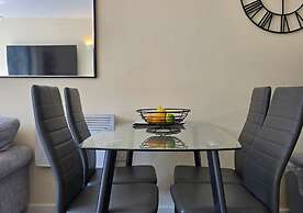 Stylish 1BR Flat Next to Hockley
